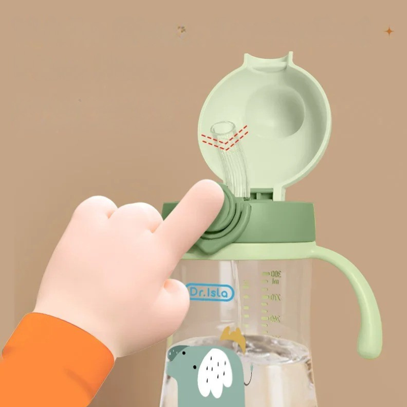 Gourde bebe-Push-button Drinking Cup | SécuriFuite